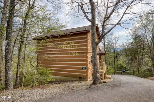 641 Kings Hills Blvd, Pigeon Forge, TN, 37863-5219 | Card Image