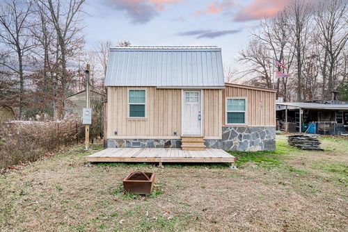 1041 Sitting Bull Pt, Crossville, TN, 38572-3560 | Card Image