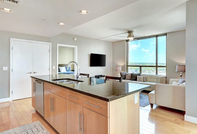 APT-1301 - 300 Bowie St, Condo with 2 bedrooms, 2 bathrooms and 2 parking in Austin TX | Image 12