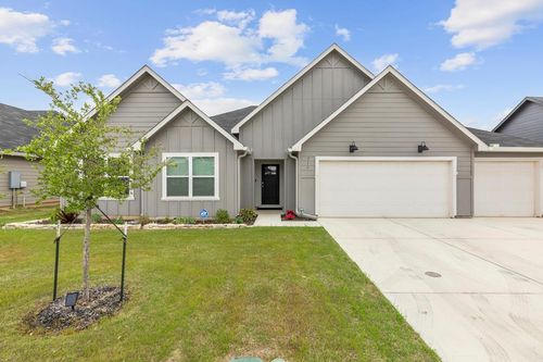 717 Grace Ln, Fredericksburg, TX, 78624 | Card Image