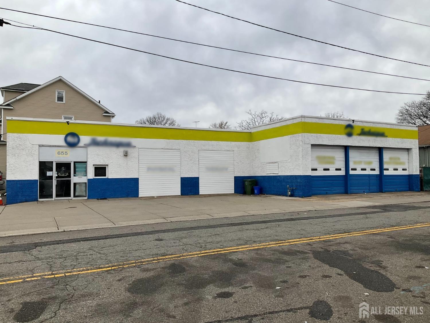 655 Saint George Ave, Roselle, NJ 07203-2633