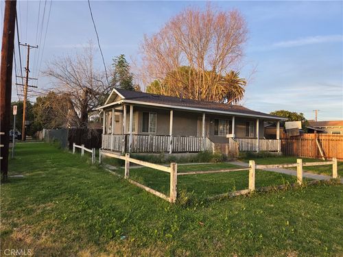 22057 Wyandotte St, Canoga Park, CA, 91303-1119 | Card Image