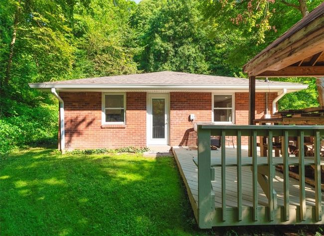Side of House | Image 6