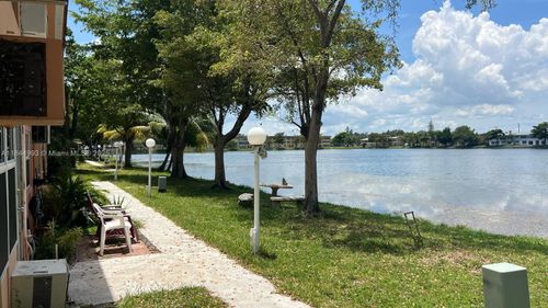 apt-307-19080 Ne 3rd Ct, Miami, FL, 33179-3843 | Card Image