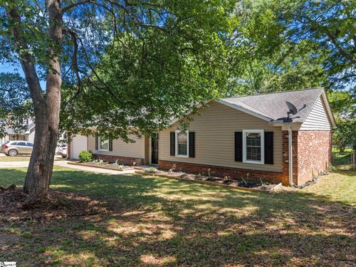 112 Canebrake Dr, Greer, SC, 29650-3504 | Card Image