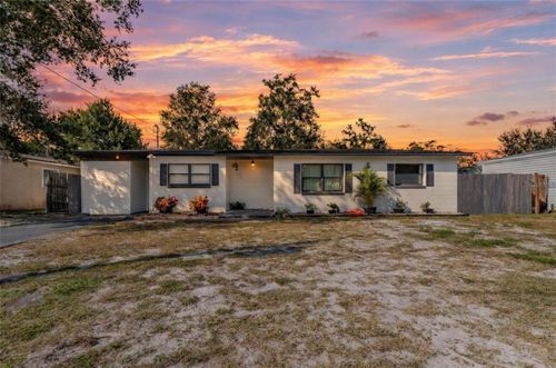 995 Emerald Dr, MOUNT DORA, FL, 32757-4645 | Card Image