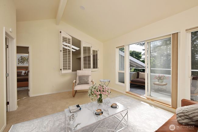 Family room. | Image 22