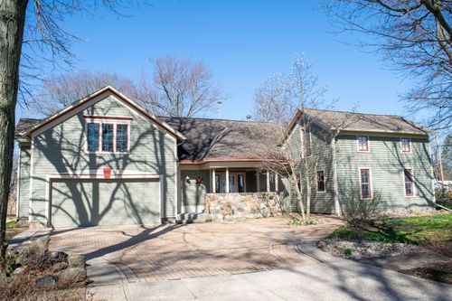 136 E South St, Athens, MI, 49011-9795 | Card Image