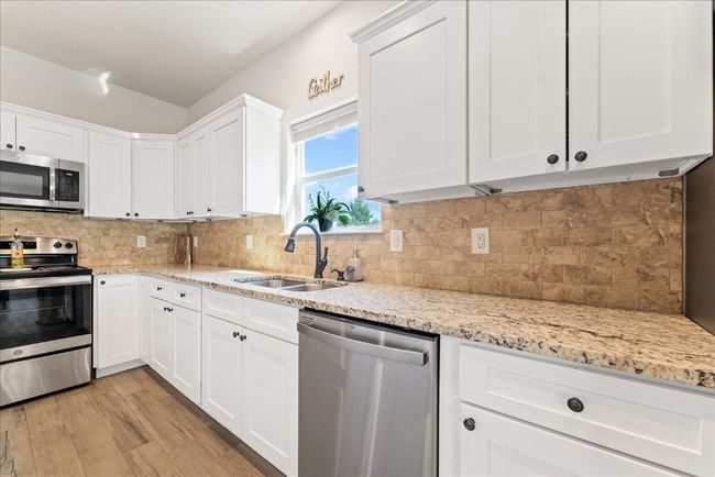 113 Tonkawa Dr, House other with 3 bedrooms, 2 bathrooms and 2 parking in Paige TX | Image 15