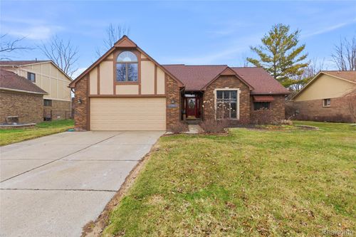26525 Mapleridge Dr, Chesterfield, MI, 48051-3051 | Card Image