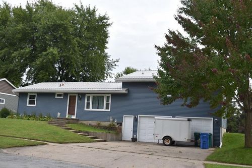 221 Prestien Dr, Denver, IA, 50622-9782 | Card Image