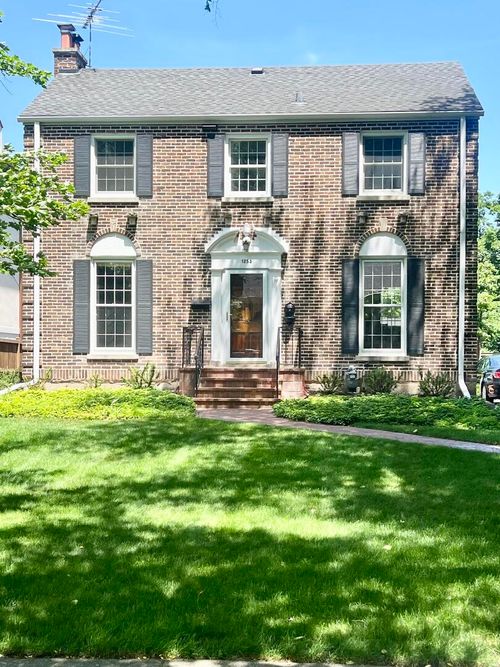1253 Cherry St, Winnetka, IL, 60093-2116 | Card Image
