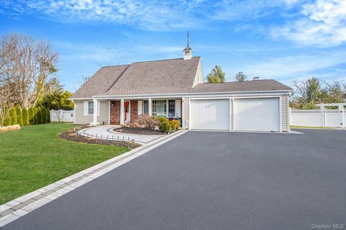 10 Pickwick Ct, Stony Brook, NY, 11790-2639 | Card Image