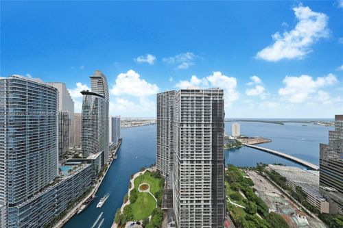 uph01-77 Se 5th St, Miami, FL, 33131-2507 | Card Image