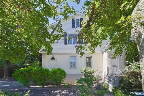 1585 Bergen Blvd, Leonia, NJ, 07605-1340 | Card Image