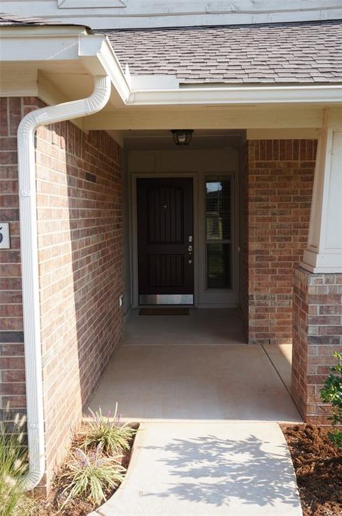 3325 Eaglerock Ln, Norman, OK, 73069-3401 | Card Image