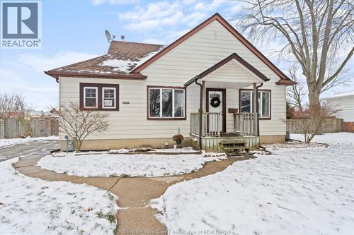 {{alt}} | Card Image