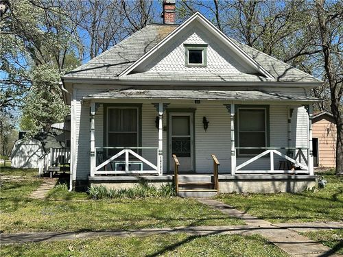 111 W 7th St, Pleasanton, KS, 66075-4211 | Card Image