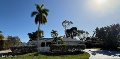 526 Eastwood Dr, NAPLES, FL, 34110-1114 | Card Image