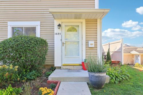 1685 Cornell Dr, Hoffman Estates, IL, 60169-1005 | Card Image