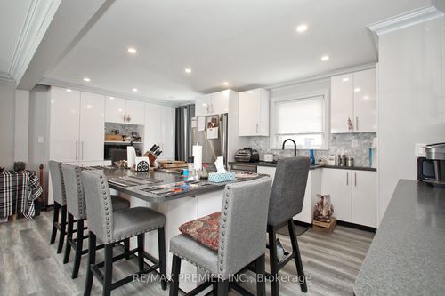 1914 Liverpool Rd, Pickering, ON, L1V1W5 | Card Image