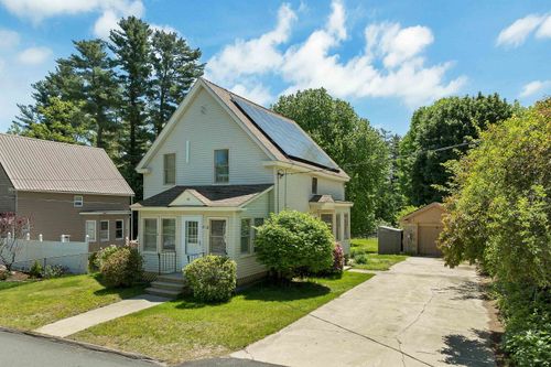 11 Grove St, Derry, NH, 03038-2109 | Card Image