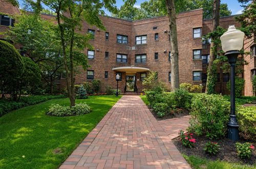 2n-50 Brompton Rd, Great Neck, NY, 11021-3404 | Card Image