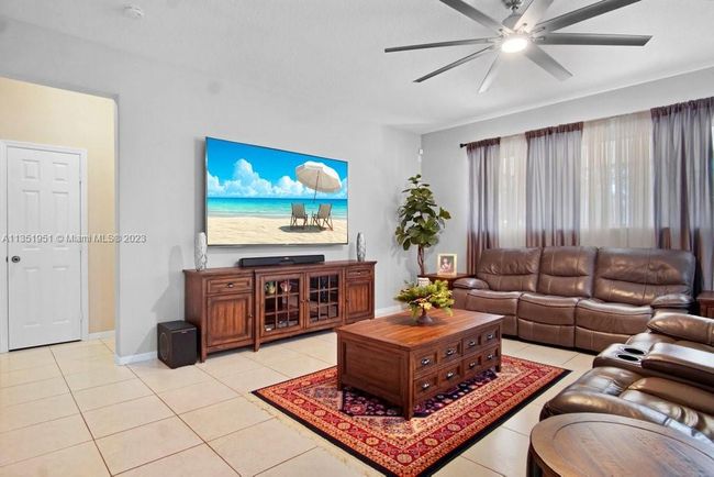 5806 Nw Breezy Brook Ct, House other with 3 bedrooms, 2 bathrooms and null parking in Port St. Lucie FL | Image 17