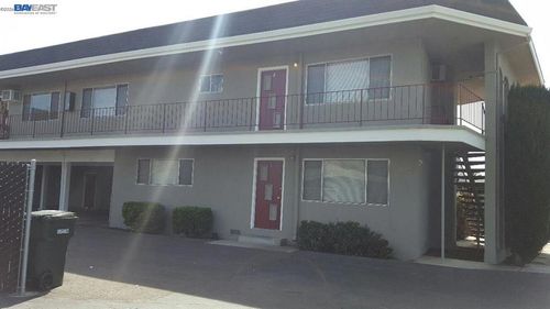 2375 2375 Chestnut St, Livermore, CA, 94551-6857 | Card Image