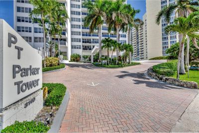 2105 - 3140 S Ocean Dr, Condo with 2 bedrooms, 2 bathrooms and null parking in Hallandale Beach FL | Image 3