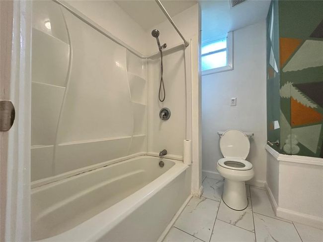 #1/2 Bathroom | Image 16