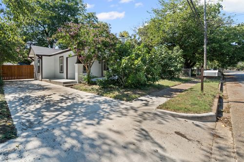 709 N Buffalo Ave, Cleburne, TX, 76033-3823 | Card Image