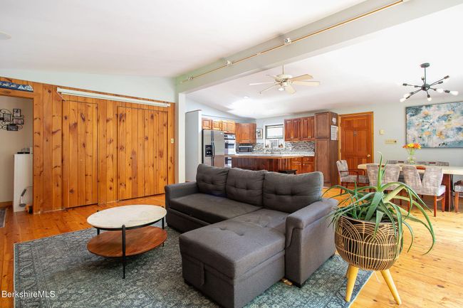 305 Shadow Ln, House other with 3 bedrooms, 3 bathrooms and null parking in Sandisfield MA | Image 4