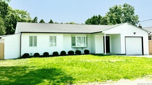 16 Adobe Dr, Shirley, NY, 11967-3302 | Card Image