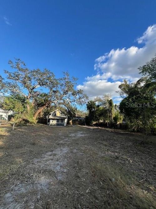 8211 N 14th St, TAMPA, FL, 33604-3329 | Card Image