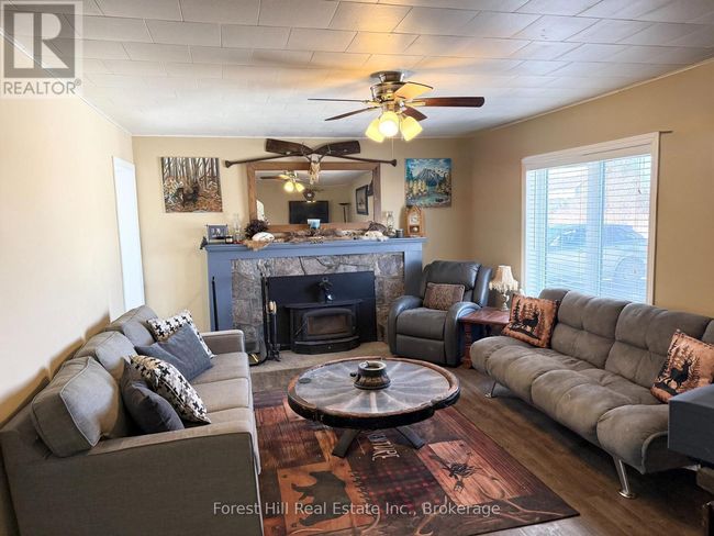 10709 Hwy 522 Highway, House other with 2 bedrooms, 1 bathrooms and 4 parking in Parry Sound Remote Area (Arnstein) ON | Image 4
