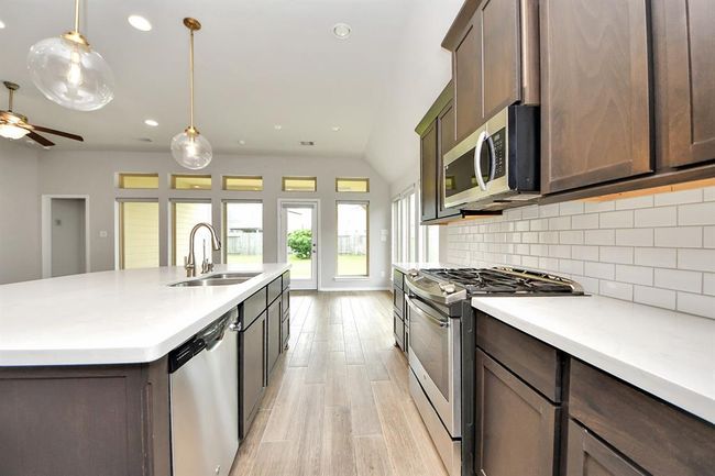 13208 Sage Meadow Ln, House other with 3 bedrooms, 2 bathrooms and 2 parking in Pearland TX | Image 14