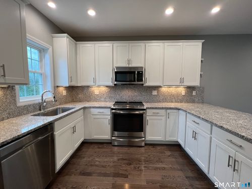 207-35 Ringgold Street, West Hartford, CT, 06107 | Card Image