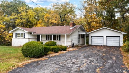 1227 W Henry St, Staunton, IL, 62088-1641 | Card Image