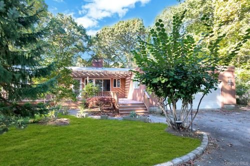 1075 Inlet Ln, Greenport, NY, 11944-2436 | Card Image