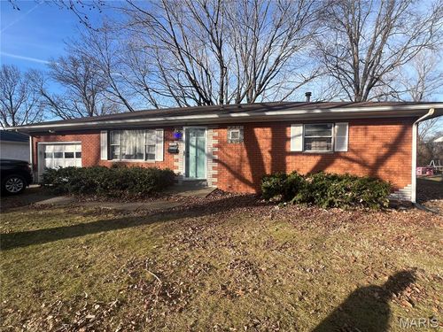 2605 Angela Dr, Granite City, IL, 62040-2939 | Card Image