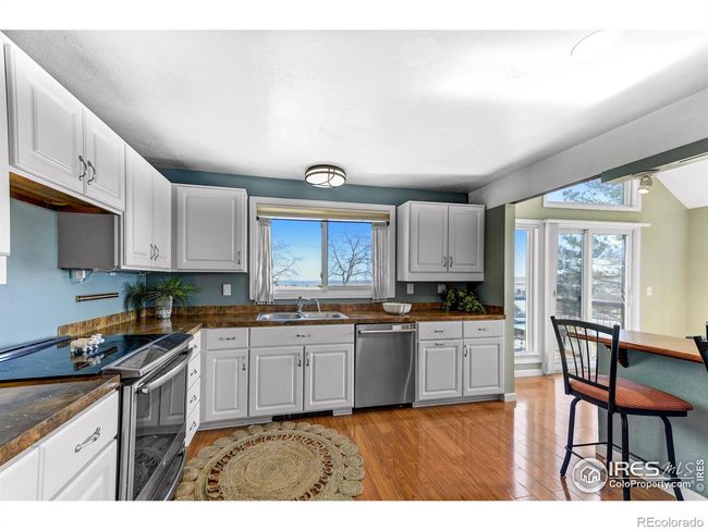 Open kitchen with views | Image 4