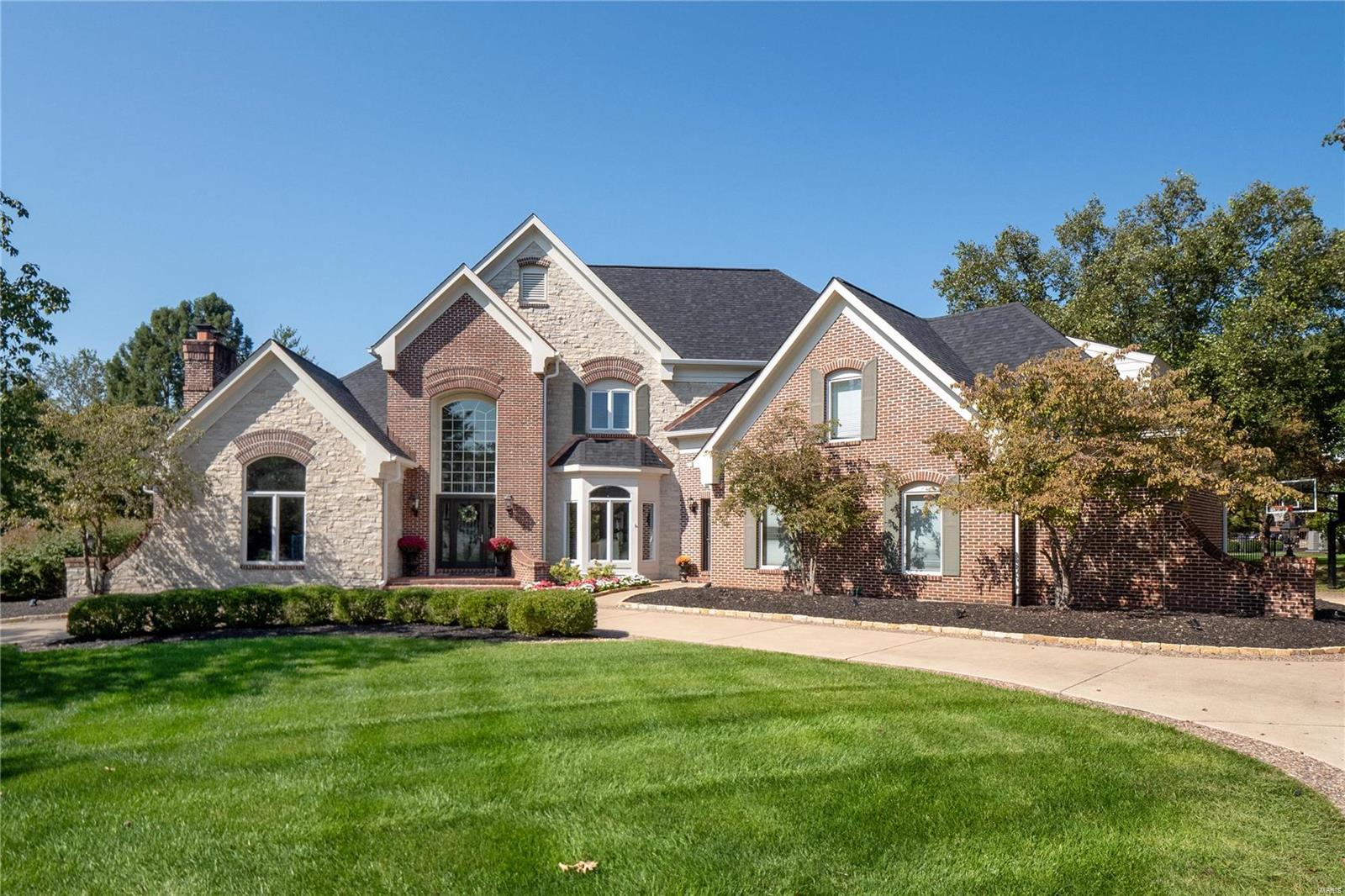 Greystone Manor Pkwy, Chesterfield, MO 63005