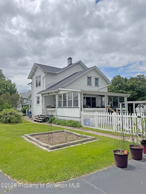 428 Keystone Ave, Peckville, PA, 18452-2226 | Card Image