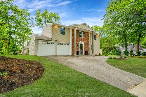 182 Crystal Brook Hollow Rd, Port Jefferson Station, NY, 11776-2033 | Card Image