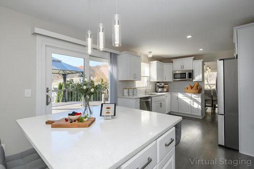 2811 Comanche Court, Waukesha, WI, 53188 | Card Image