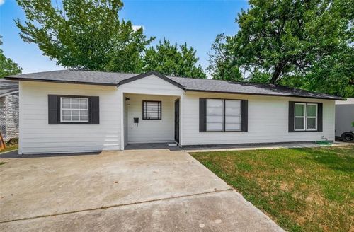 7023 Crestmont St, Houston, TX, 77033-1117 | Card Image