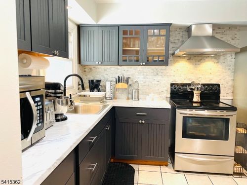 17 Country Club Ln, Elizabeth, NJ, 07208-2607 | Card Image