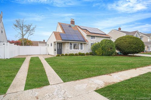 18 Chickadee Ln, Levittown, NY, 11756-2126 | Card Image