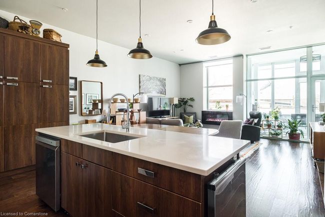 201 - 50 Murray St W, House attached with 2 bedrooms, 1 bathrooms and 1 parking in Hamilton ON | Image 6